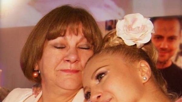 Lora, mesaj plin de mulțumiri pentru mama sa: &bdquo;M-ai &icirc;nvățat să fiu independentă&rdquo;