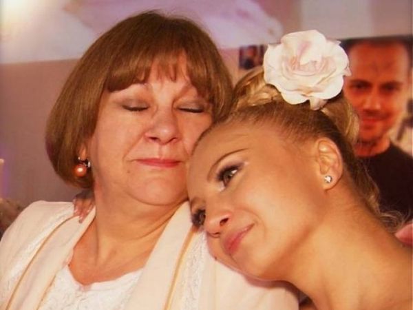 Lora, mesaj plin de mulțumiri pentru mama sa: &bdquo;M-ai &icirc;nvățat să fiu independentă&rdquo;