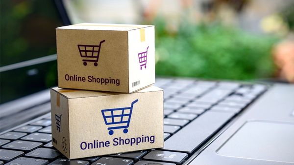 Shoppingul online, campion &icirc;n 2020. Rom&acirc;nii s-au &icirc;ntrecut &icirc;n comenzi