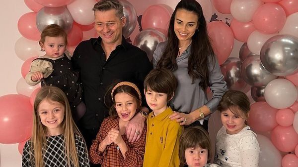 Cum fac ore online copiii Ancăi Serea? Adi Sînă a dat din casă la „Invitatul de 12”