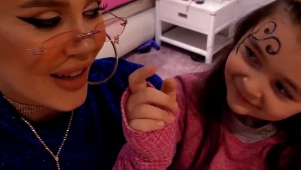 Emily Burghelea va aduce pe lume o fetiță! A dat vestea în direct