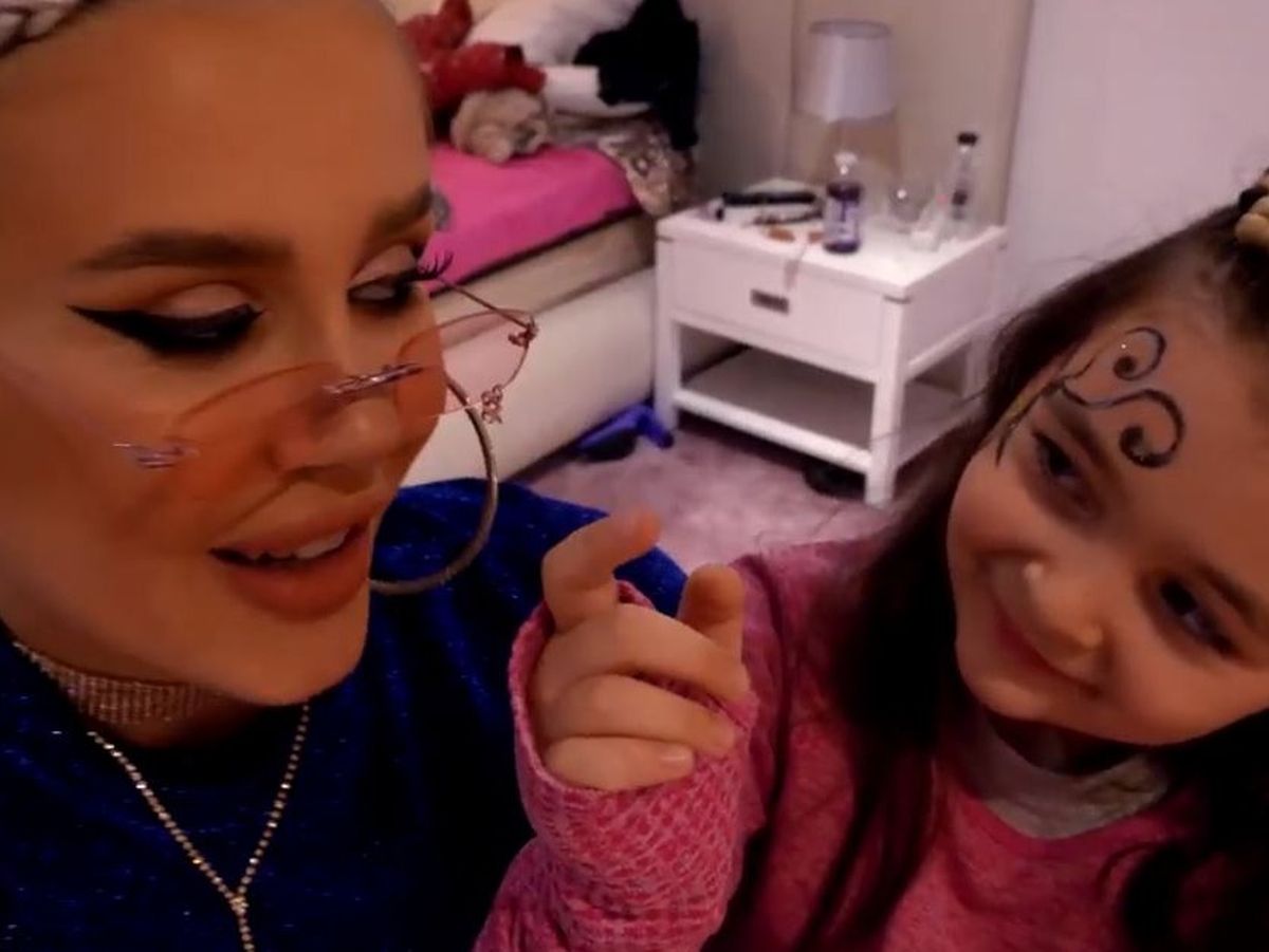 Emily Burghelea va aduce pe lume o fetiță