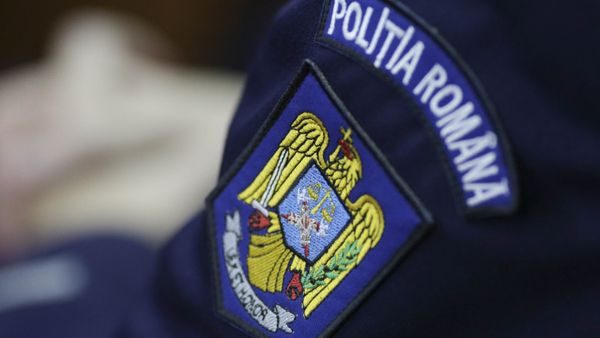 Polițist vasluian cu chej de joacă... erotică. Cum s-a fotografiat un om al legii &icirc;n dormitorul său