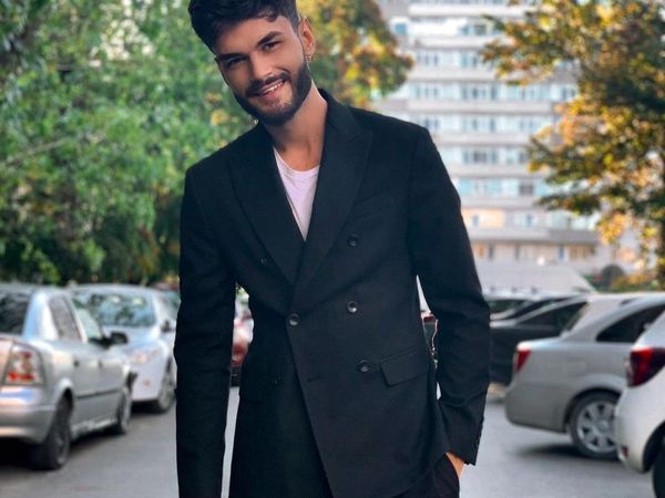Edward Sanda, dezvăluiri despre prima lui iubită! A plecat dintre noi c&acirc;nd erau doar nişte copii