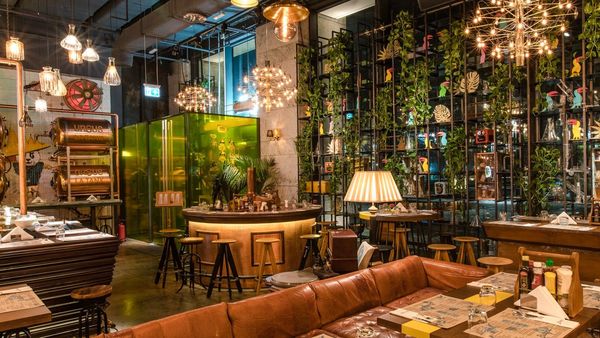 Se deschid cafenelele, restaurantele, sălile de teatru şi de cinematograf din Bucureşti la capacitate de 30%