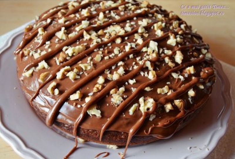 Prăjitură cu nucă și ciocolată 