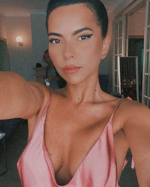 Inna, corp de invidiat la piscină! Artista și-a surprins din nou fanii cu o fotografie incendiară