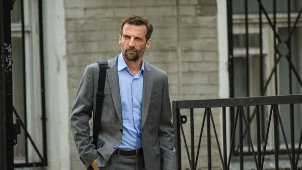 Ce să urmăreşti după ce ai terminat Lupin?! Cinci seriale franțuzești în stilul Lupin