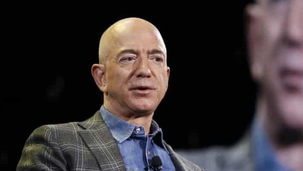 Jeff Bezos se va retrage de la șefia Amazon. Cine îi va lua locul