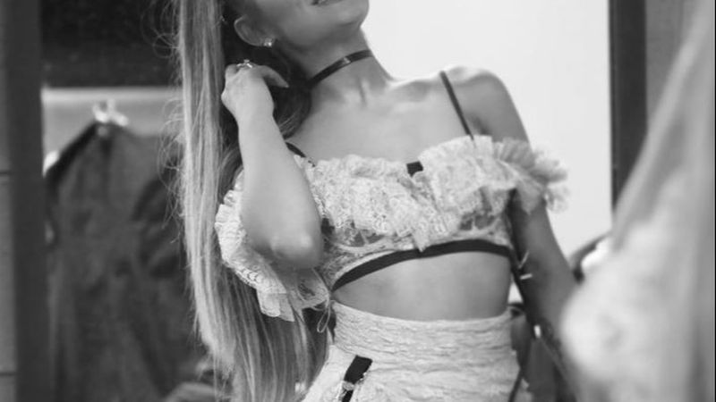 Ariana Grande a scris din nou istorie! A obținut un titlu de record pentru cele mai multe piese care au debutat ca no 1 &icirc;n topul Billboard