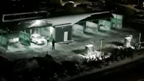 Momentul viral în care o polițistă dă indicații la spălătorie prin megafoane: „Mochetele, mochetele! Ai scăpat-o jos!”