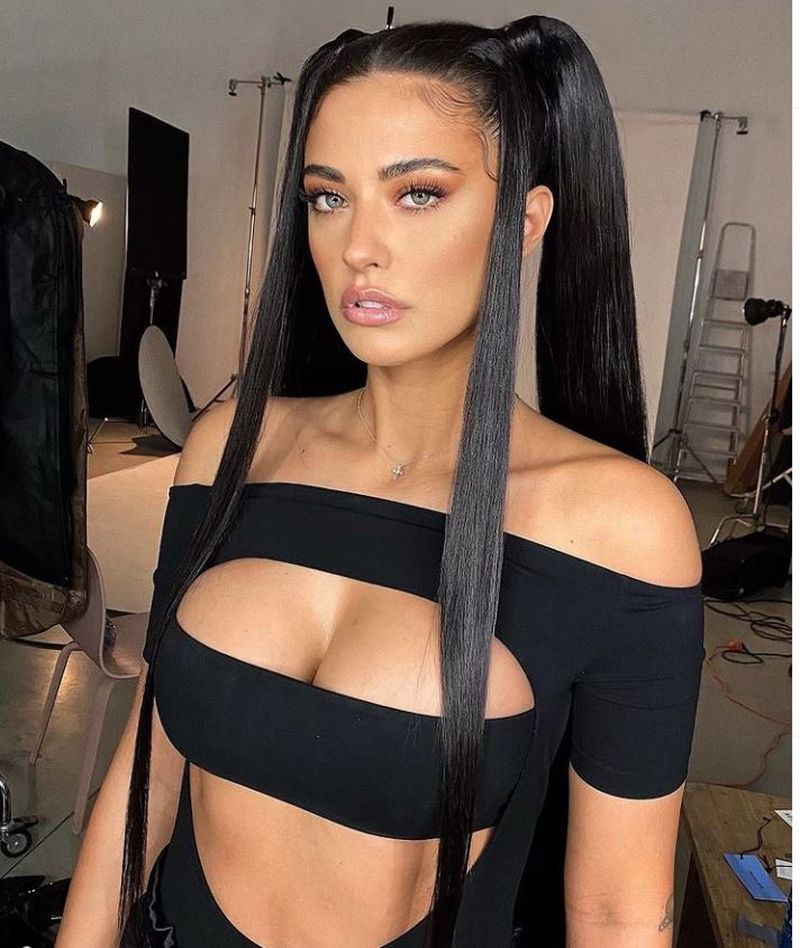 Delia, piesă cu Antonia