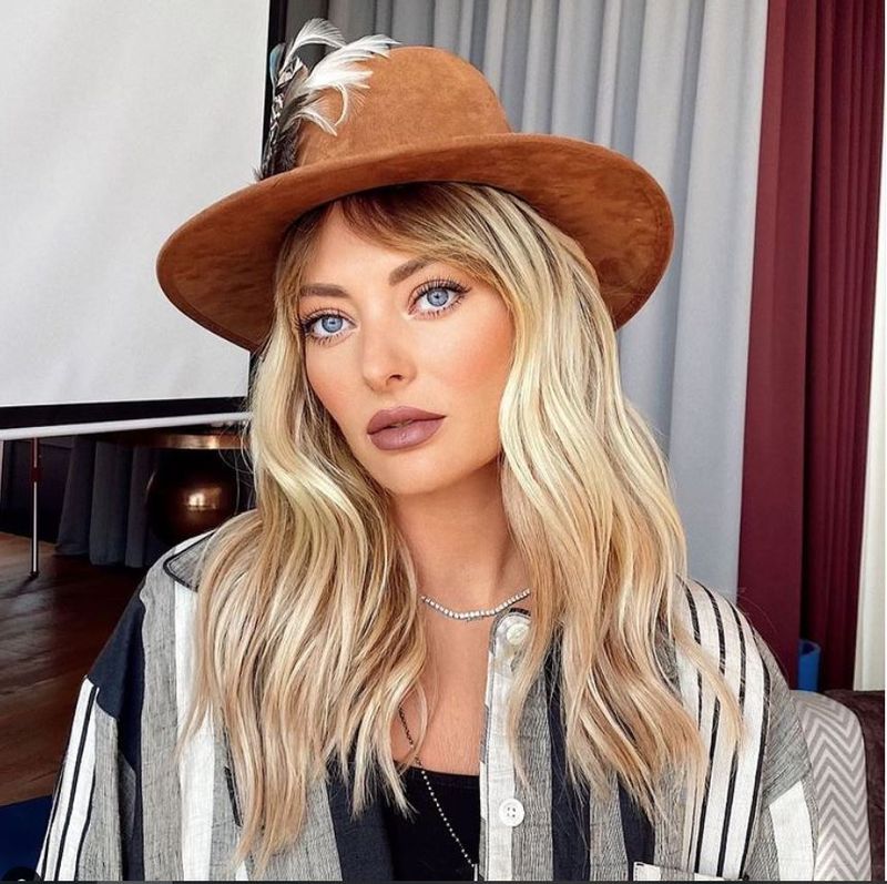 Delia, piesă cu Antonia