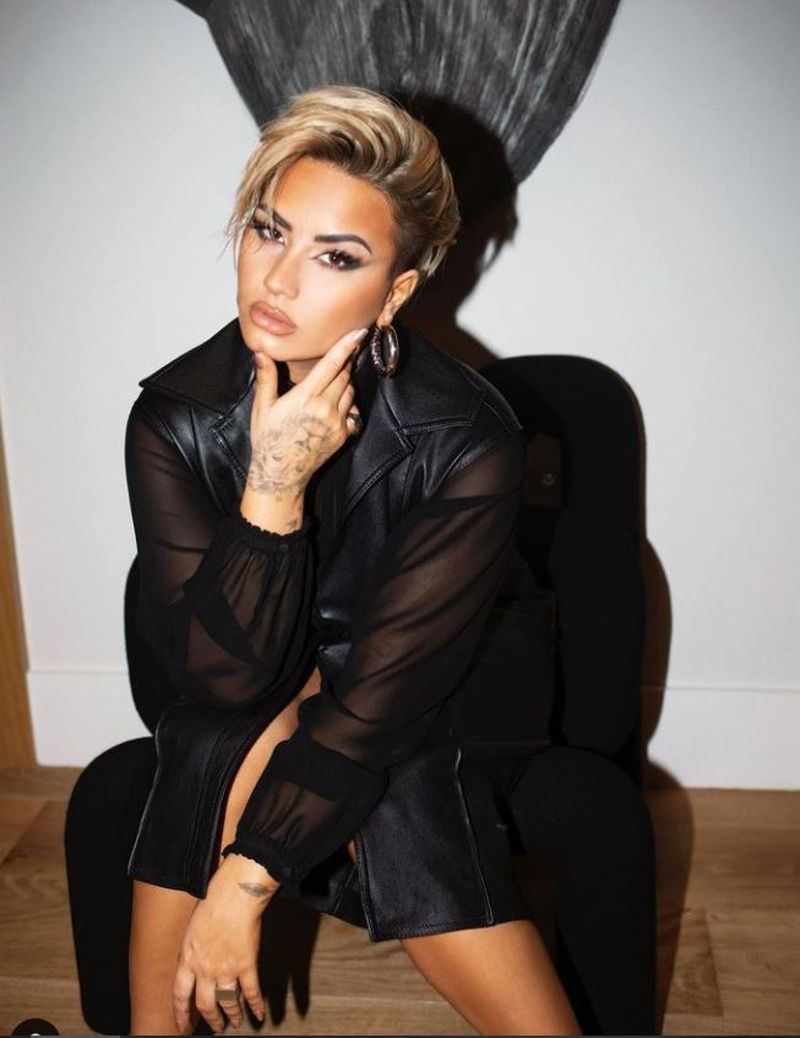 Demi Lovato - Dancing with the Devil