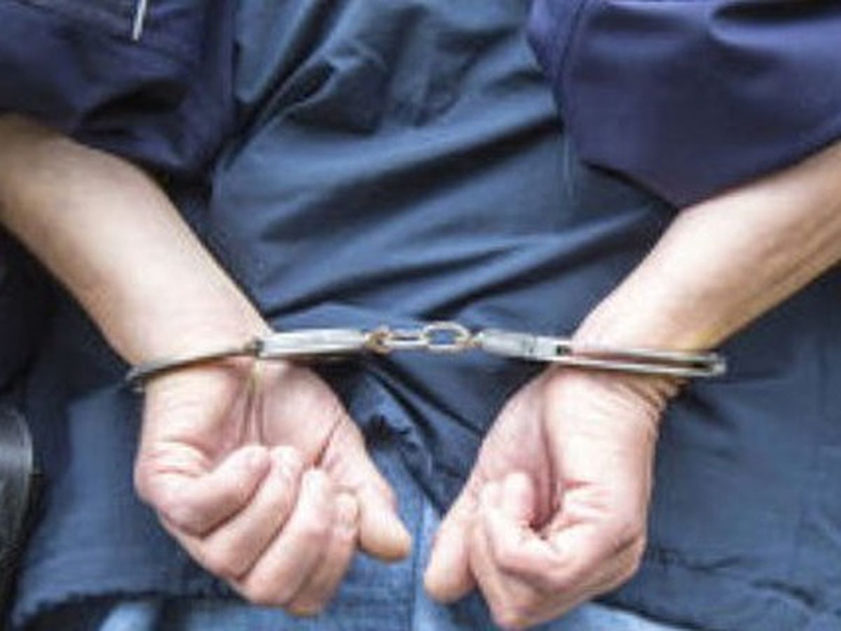 Bărbat căutat de poliție s-a predat pentru a nu mai sta în carantină cu familia