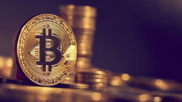 Bitcoin atinge un nou RECORD! Criptomoneda este cotată la 58.000 de dolari
