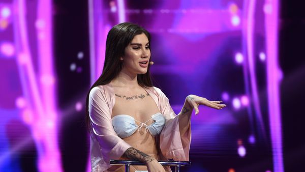 Mihai Bendeac, impresionat de Bia Kalifa, concurenta care a purtat masca de protecţie pe post de bikini