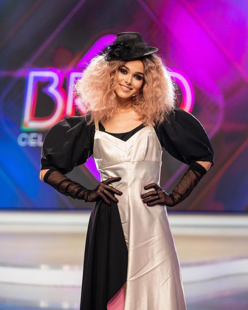 Theo Rose le răspunde celor care o critică pentru stilurile muzicale abordate: