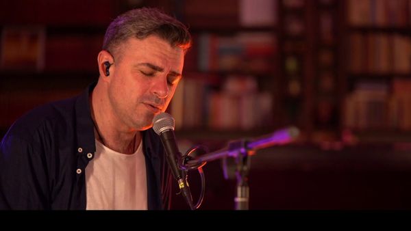 Vunk lansează &bdquo;Un nou univers&rdquo; (Live din sufragerie)