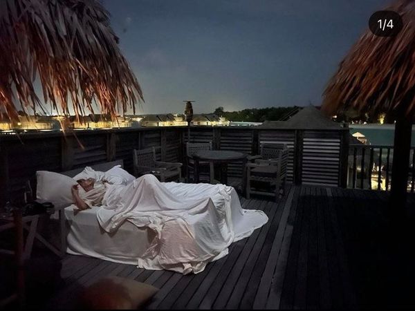 Delia și soțul ei au dormit sub cerul liber &icirc;n vacanță. Care sunt primele lor impresii