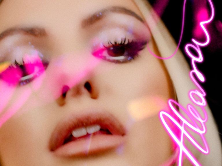 Alexandra Stan este aleas&#259;! #Aleas&#259; este noul single al artistei