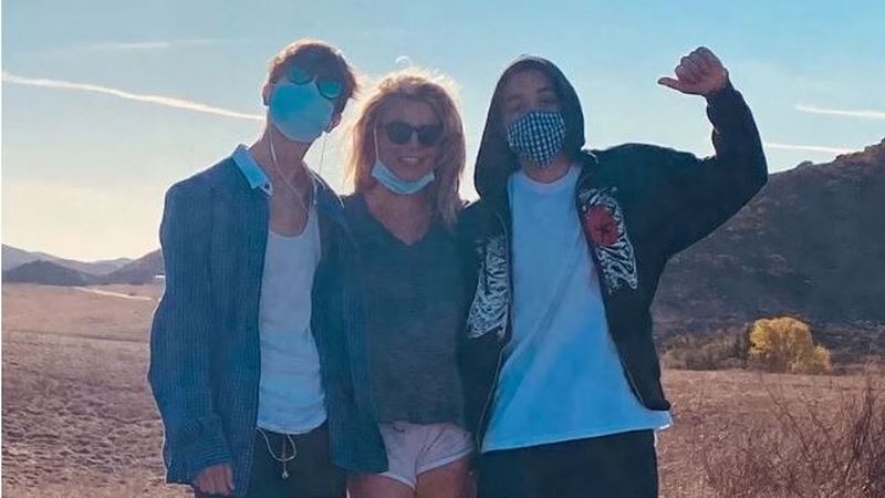 Britney Spears, fotografie alături de băieții ei: &bdquo;Cum zboară timpul&rdquo;