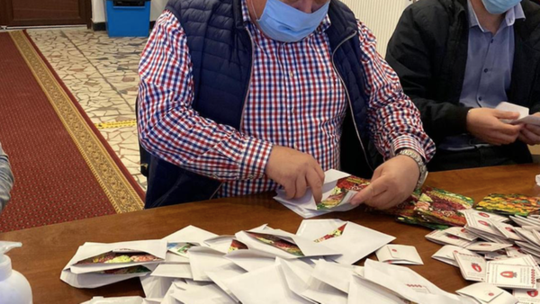 Mărțișor inediat al unui primar din Timiș. Le-a făcut cadou femelor plicuri cu semințe de flori