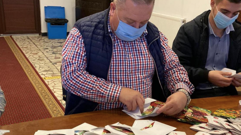 Mărțișor inediat al unui primar din Timiș. Le-a făcut cadou femelor plicuri cu semințe de flori