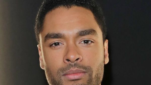 Regé-Jean Page revine într-o nouă producție Netflix 