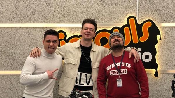 Jean Gavril le-a dat fanilor „Scularea” astăzi, cu Radu Țibulcă și Orlando Ivan, moderatorii matinalului de la Radio Impuls