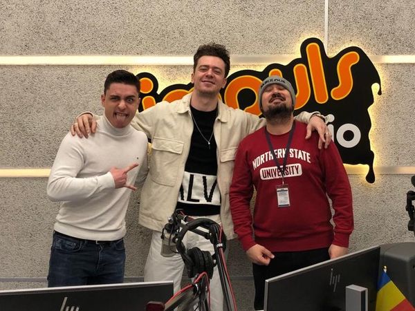Jean Gavril le-a dat fanilor &bdquo;Scularea&rdquo; astăzi, cu Radu Țibulcă și Orlando Ivan, moderatorii matinalului de la Radio Impuls