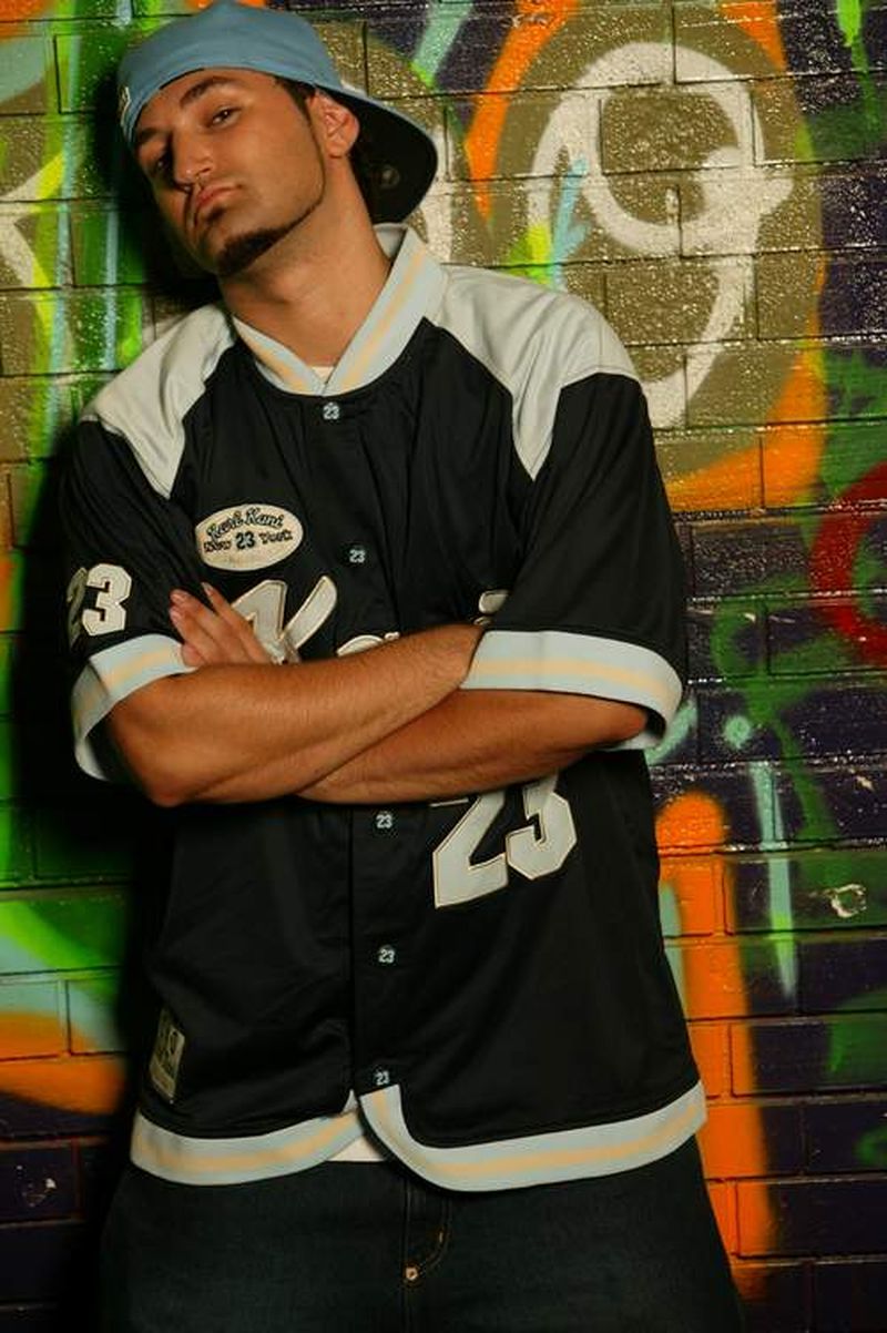 Imagini pierdute cu Smiley. Cum arăta cântărețul pe vremea când făcea parte din trupa Simplu