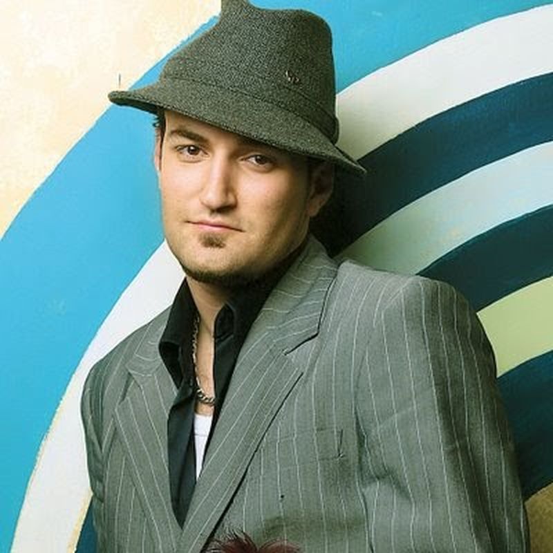 Imagini pierdute cu Smiley. Cum arăta cântărețul pe vremea când făcea parte din trupa Simplu