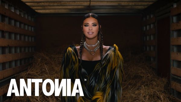 ANTONIA AND YOSS BONES - Dinero