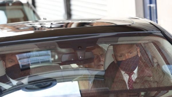 Prințul Philip al Marii Britanii a ieșit din spital după 28 de zile. Primele imagini