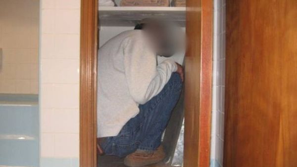 AUDIO. Un bărbat din Satu Mare a chemat poliția crezând că are un hoț în casă. Mare i-a fost mirarea când a dat nas în nas cu amantul soției