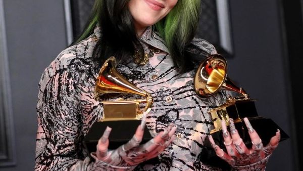 Billie Eilish, schimbare radicală de look. Artista a renunţat la culoarea părului care a consacrat-o