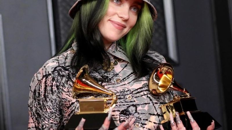 Billie Eilish, schimbare radicală de look. Artista a renunţat la culoarea părului care a consacrat-o