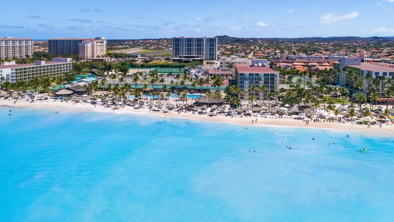 C&acirc;t costă o vacanță &icirc;n Aruba cu tot cu biletele de avion