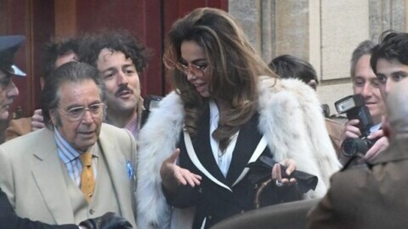 Imagini de senzație cu Mădălina Ghenea și Al Pacino din timpul filmărilor pentru &bdquo;House of Gucci&rdquo;