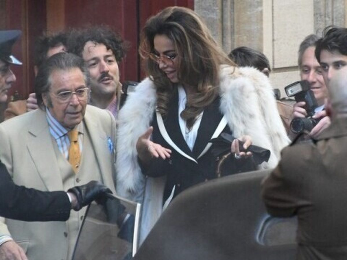  Mădălina Ghenea și Al Pacino din timpul filmărilor pentru „House of Gucci” 