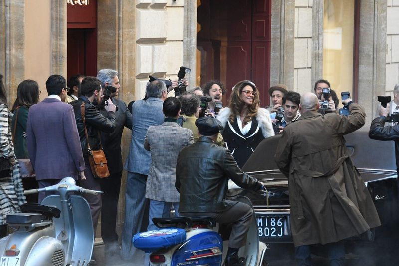  Mădălina Ghenea și Al Pacino din timpul filmărilor pentru „House of Gucci” 