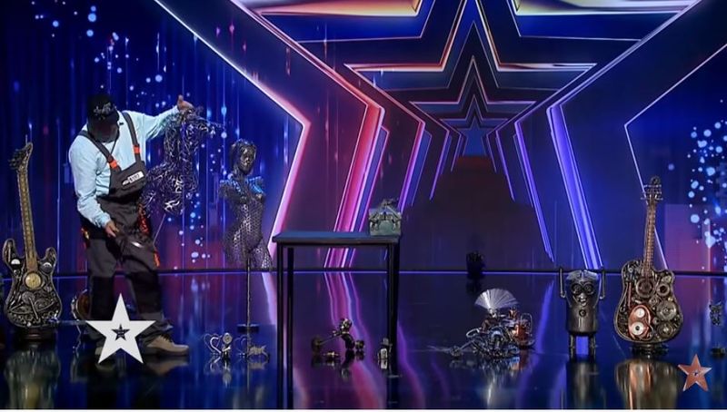 Gabriel, câștigătorul de azi al concursului „Dau print la tot ce simt”, a participat la un show de talente