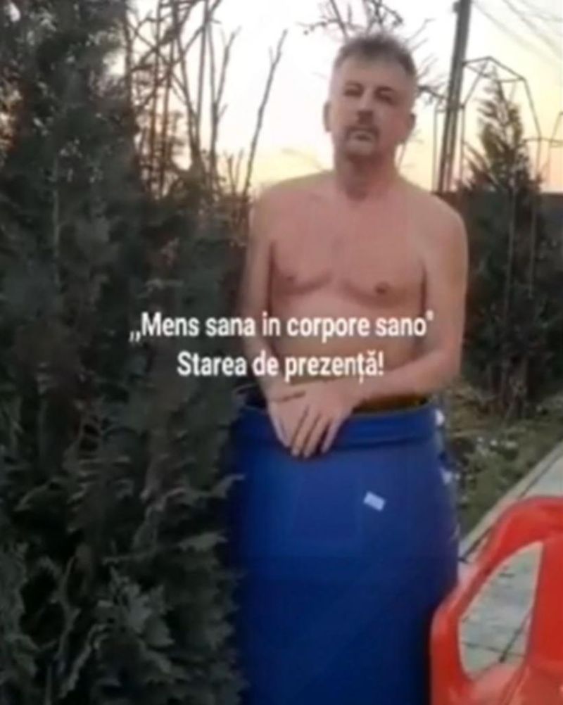 Un primar din Iași s-a spălat într-un buto cu mărători. Totul a fost filmat