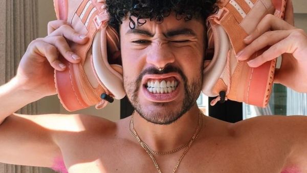 Artistul internațional care și-a vopsit părul de la subraț roz! FOTO