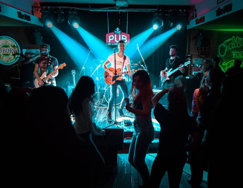 Jean Gavril și soția sa, Bianca, au nouă ani de relație