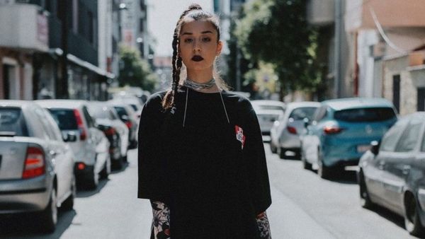 Invitatul de 12 | EMAA, artista care a făcut furori cu piesa &bdquo;Insula&rdquo;, vine la noi &icirc;n studio, duminică