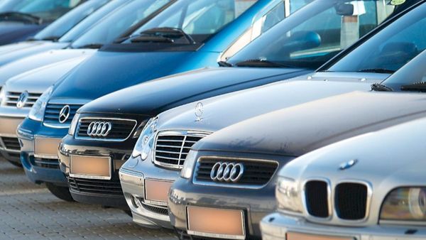 Patru tineri din Prahova au spart 18 mașini într-o noapte