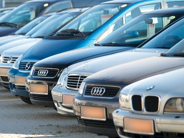 Patru tineri din Prahova au spart 18 mașini &icirc;ntr-o noapte