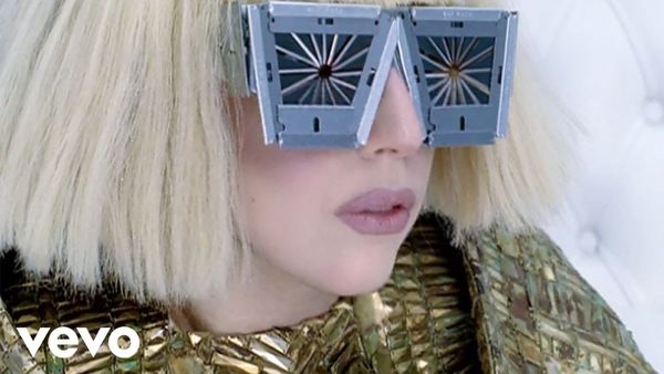 LADY GAGA - Bad Romance